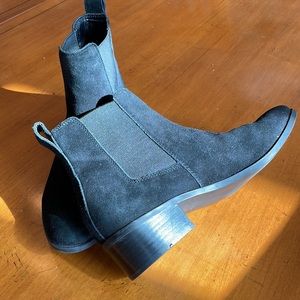 Steve Madden Women’s Dover Black Suede Chelsea Style Ankle Boot Size 8M